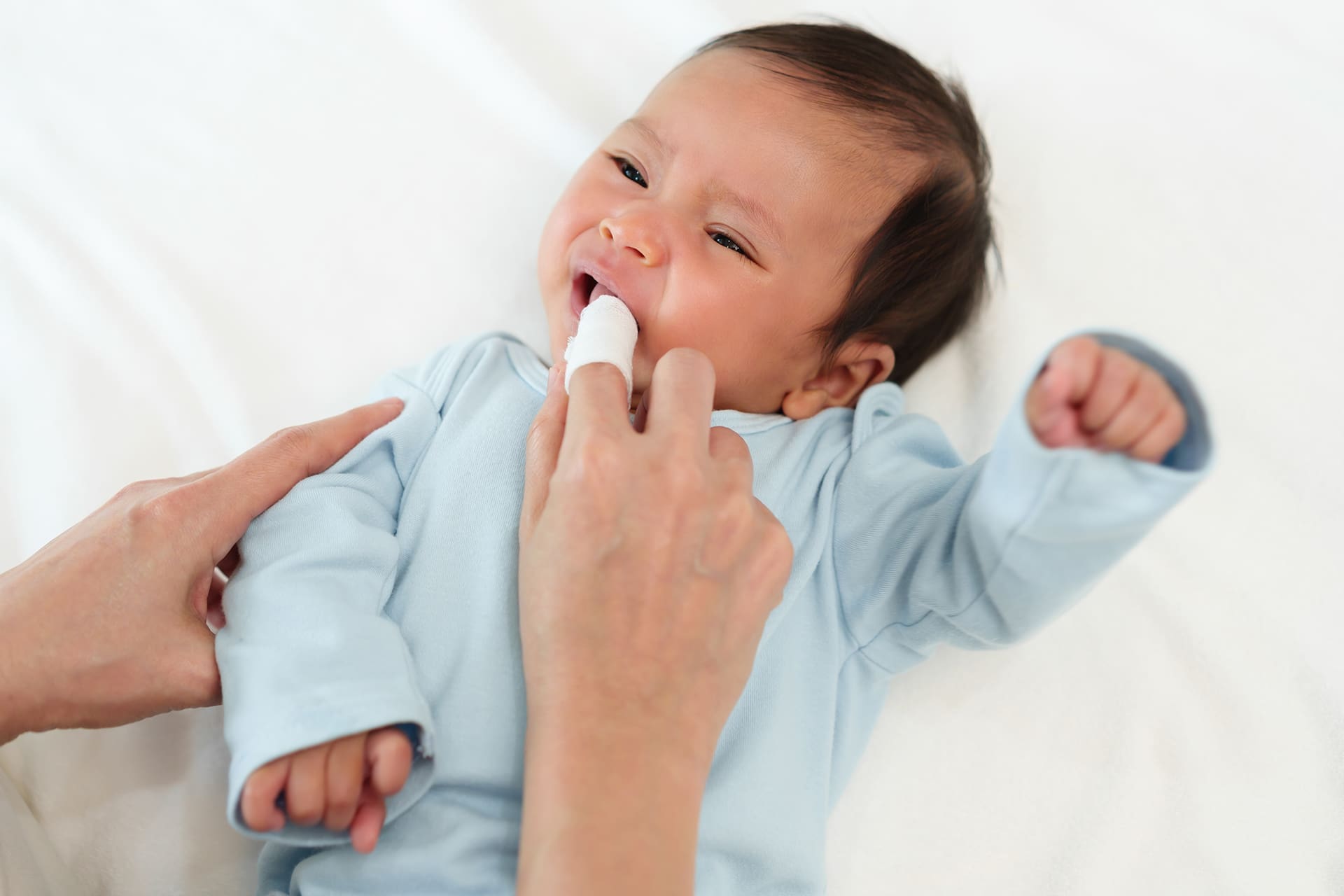How To Clean a Newborn’s Tongue